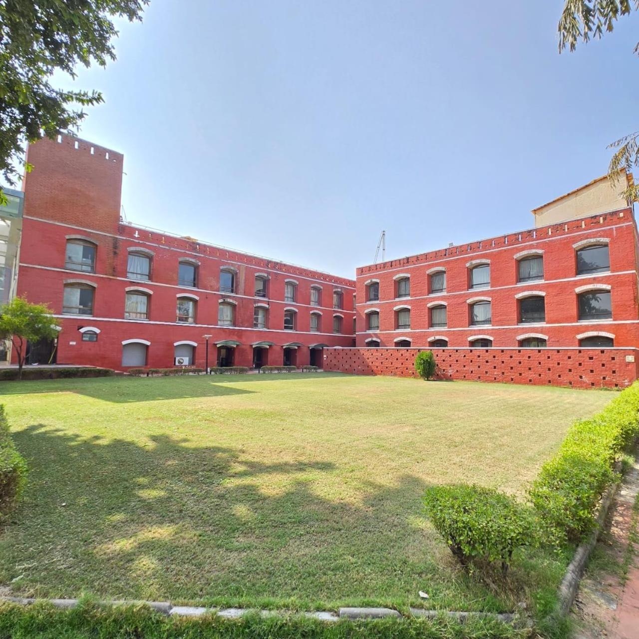 The Sky Imperial, Gandhinagar Hotel Екстериор снимка