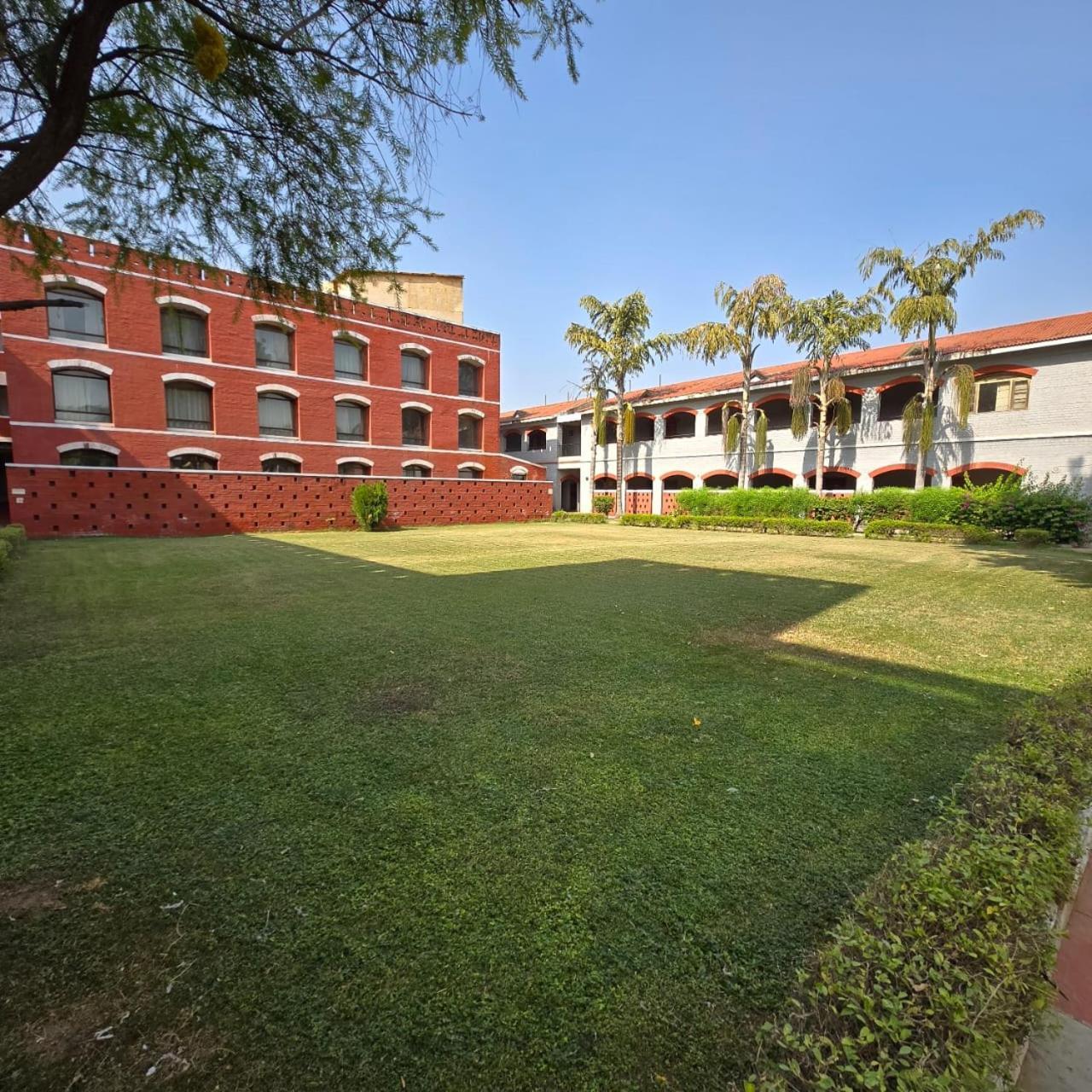 The Sky Imperial, Gandhinagar Hotel Екстериор снимка