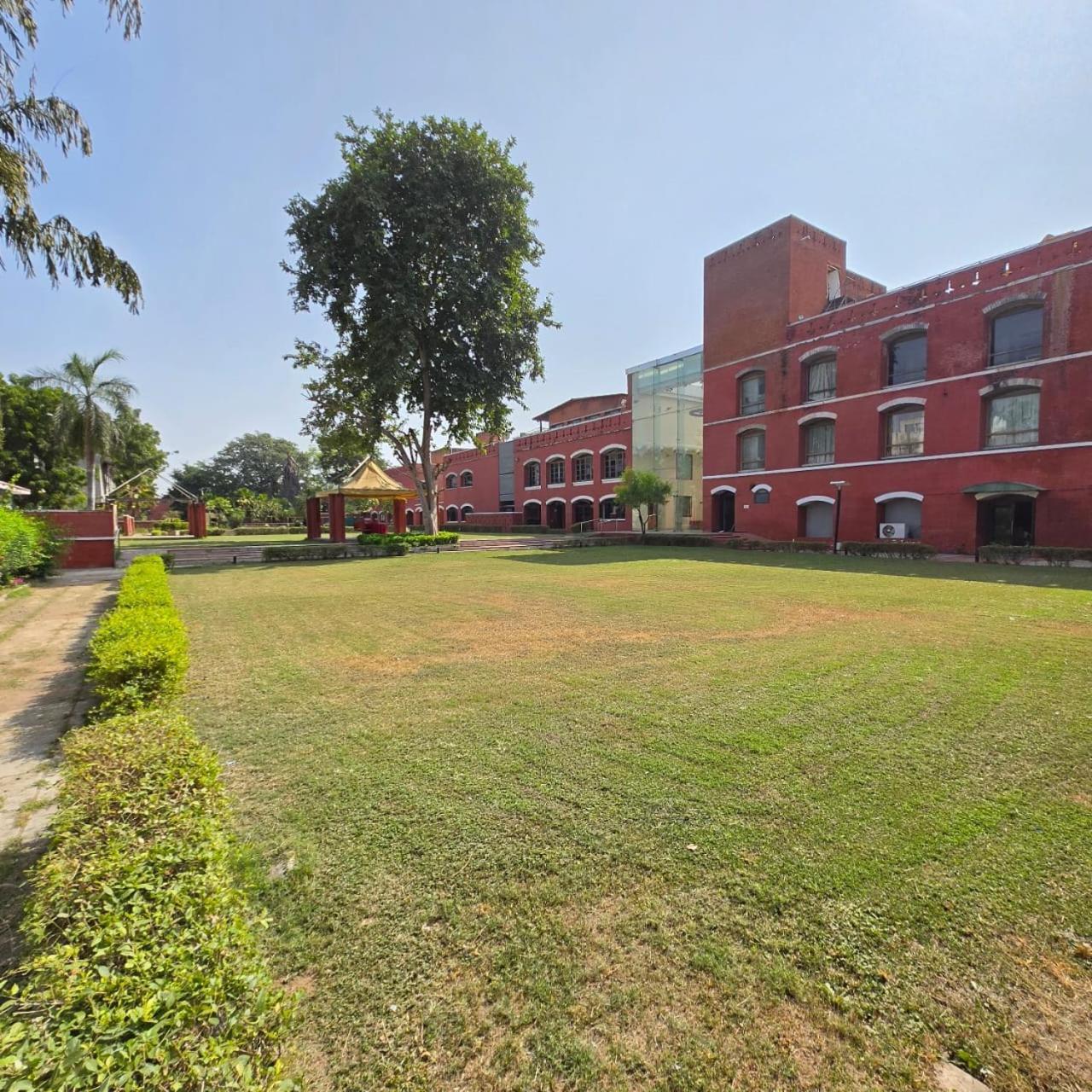 The Sky Imperial, Gandhinagar Hotel Екстериор снимка