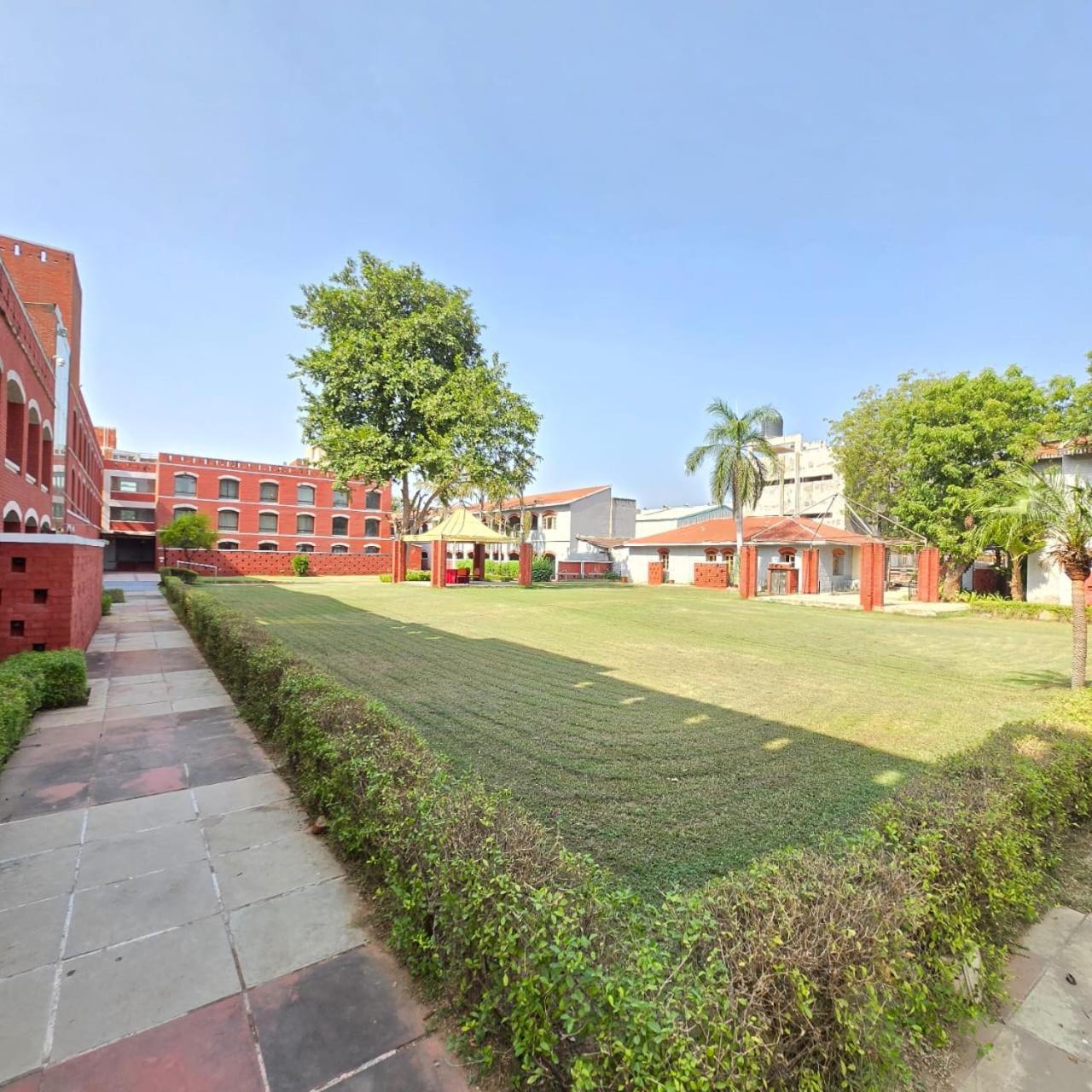 The Sky Imperial, Gandhinagar Hotel Екстериор снимка