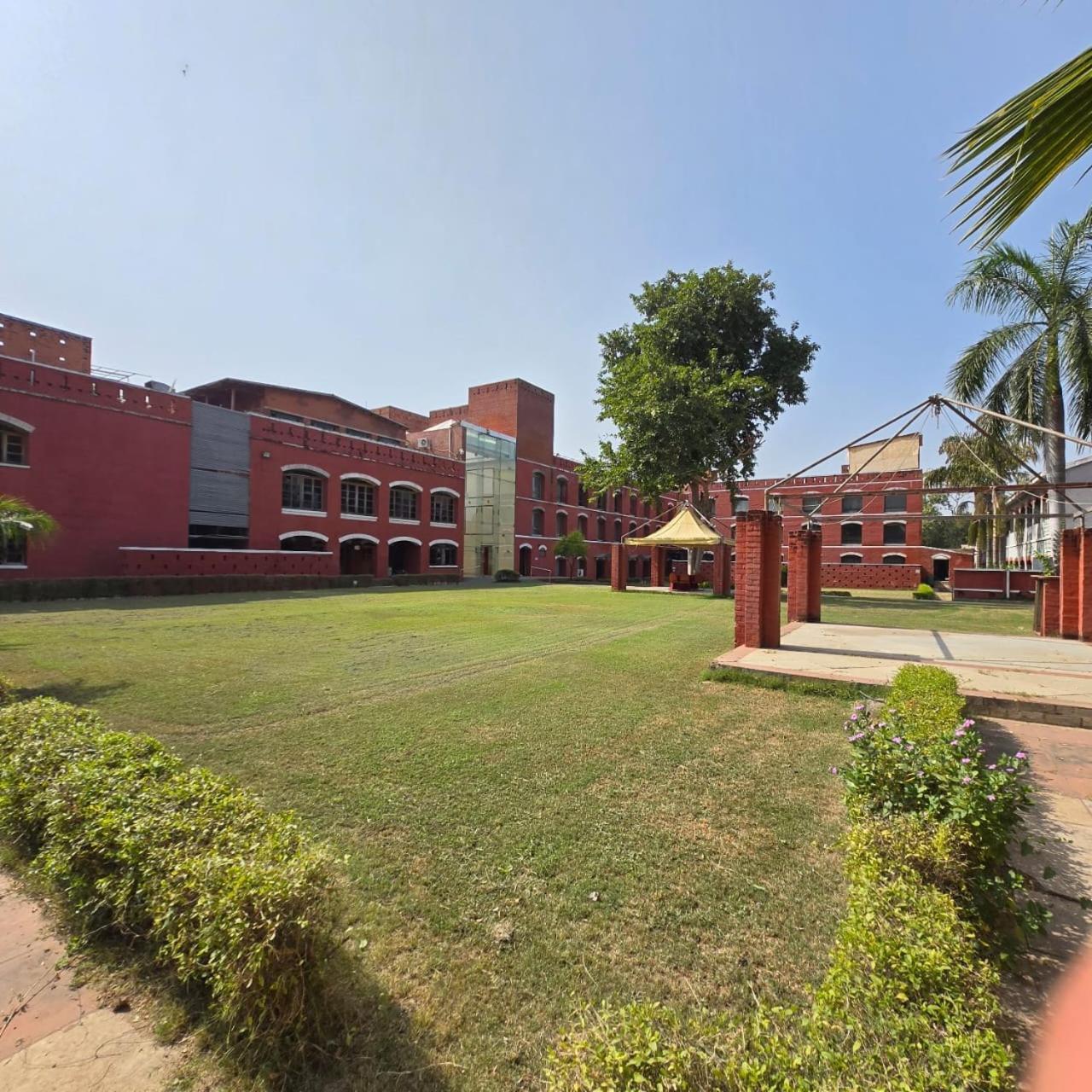 The Sky Imperial, Gandhinagar Hotel Екстериор снимка