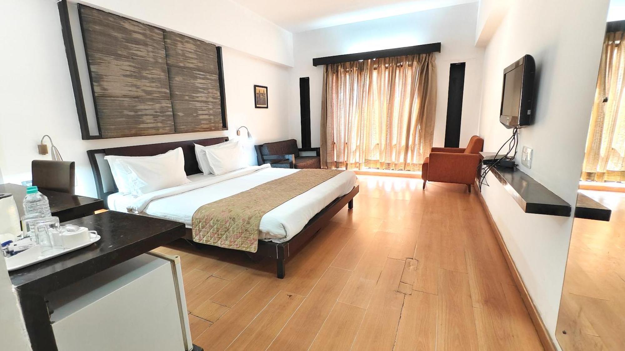 The Sky Imperial, Gandhinagar Hotel Екстериор снимка