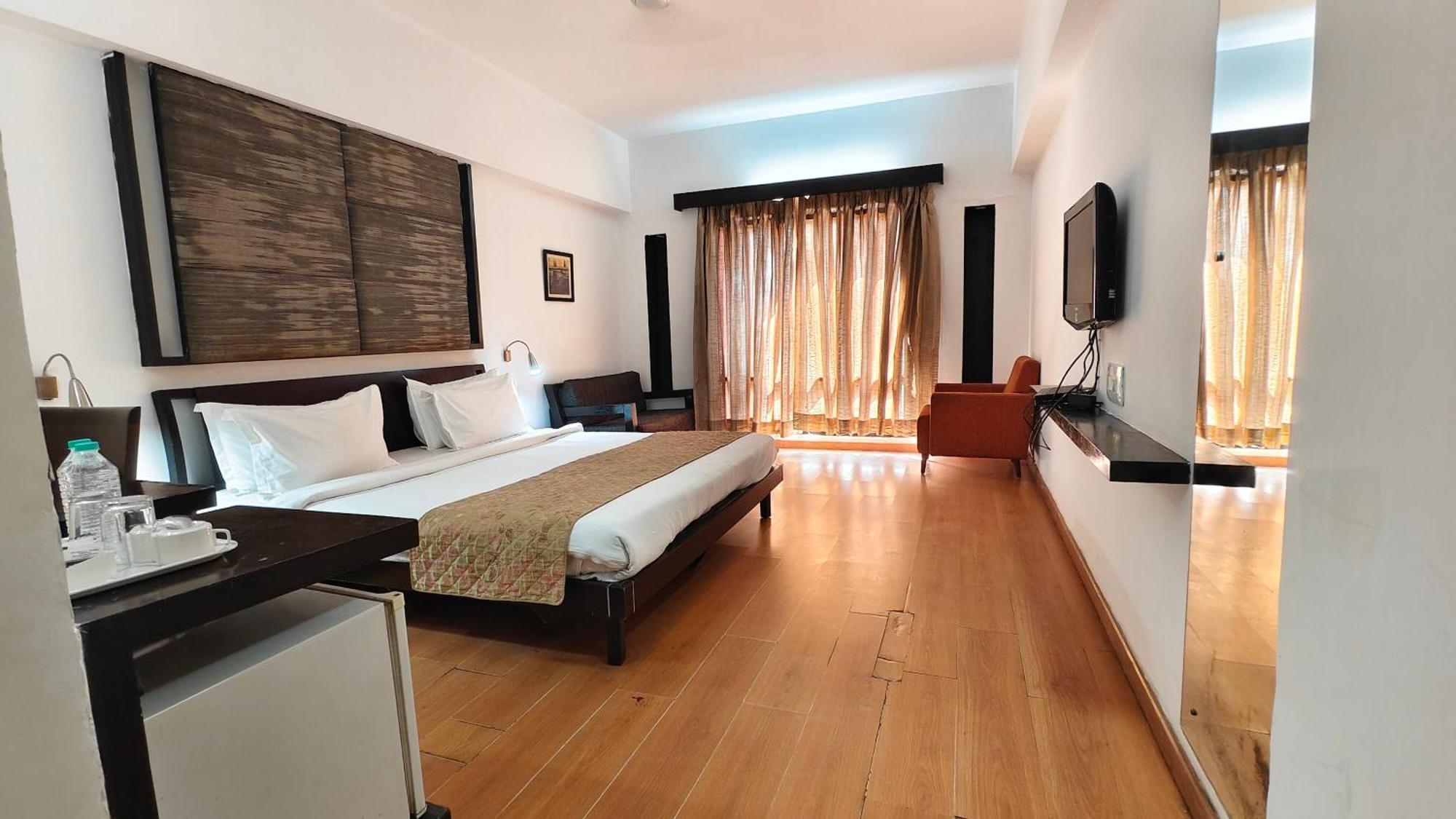 The Sky Imperial, Gandhinagar Hotel Екстериор снимка