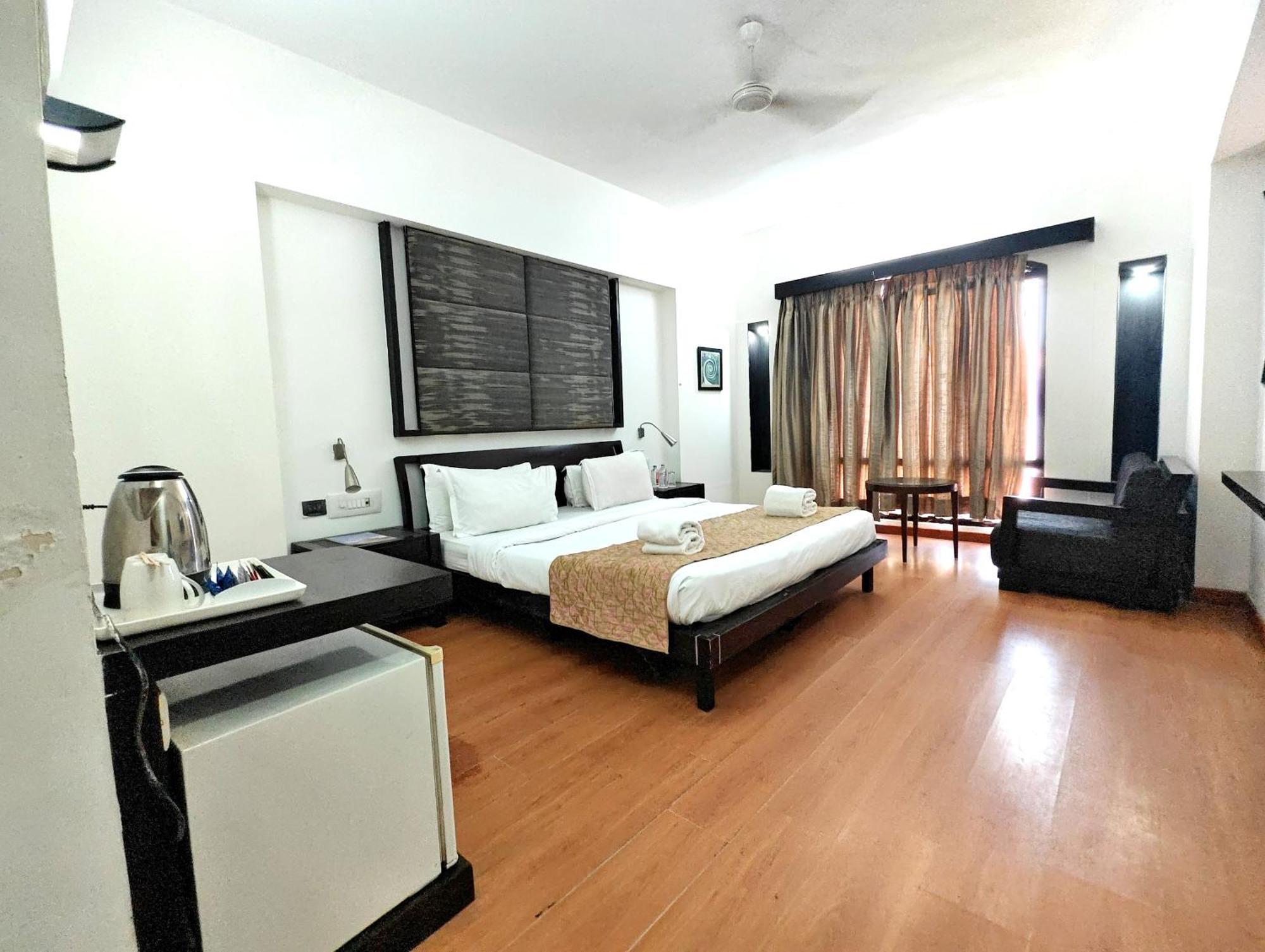 The Sky Imperial, Gandhinagar Hotel Екстериор снимка